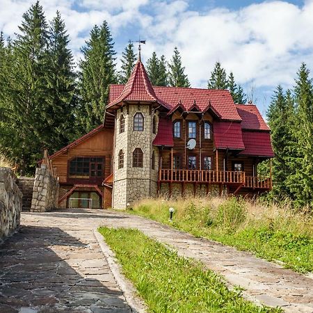ホテルАльпина ヤレムチャ エクステリア 写真