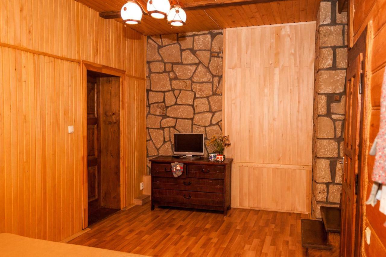ホテルАльпина ヤレムチャ エクステリア 写真