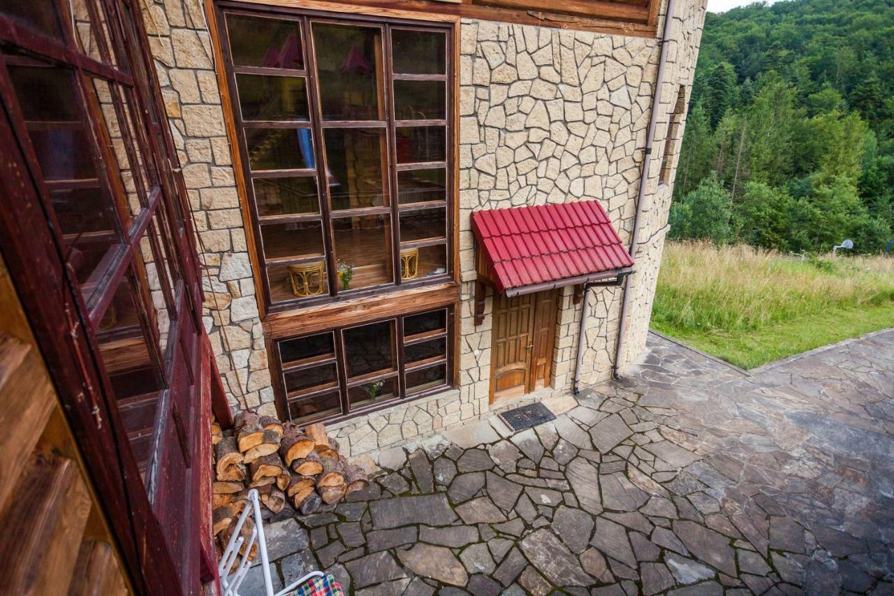 ホテルАльпина ヤレムチャ エクステリア 写真